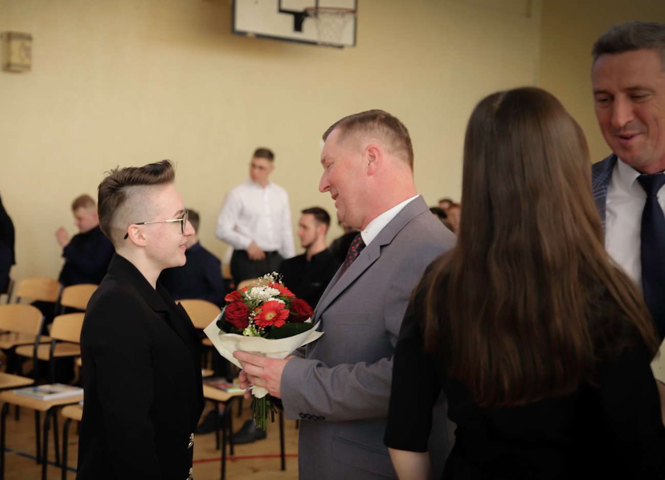 Podziękowania i wyróżnienia. Pożegnanie maturzystów w ZSZ