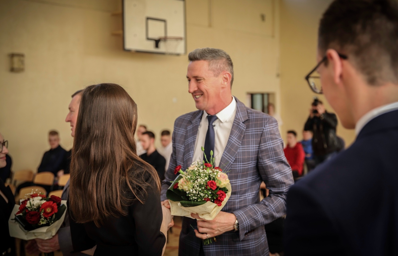 Podziękowania i wyróżnienia. Pożegnanie maturzystów w ZSZ