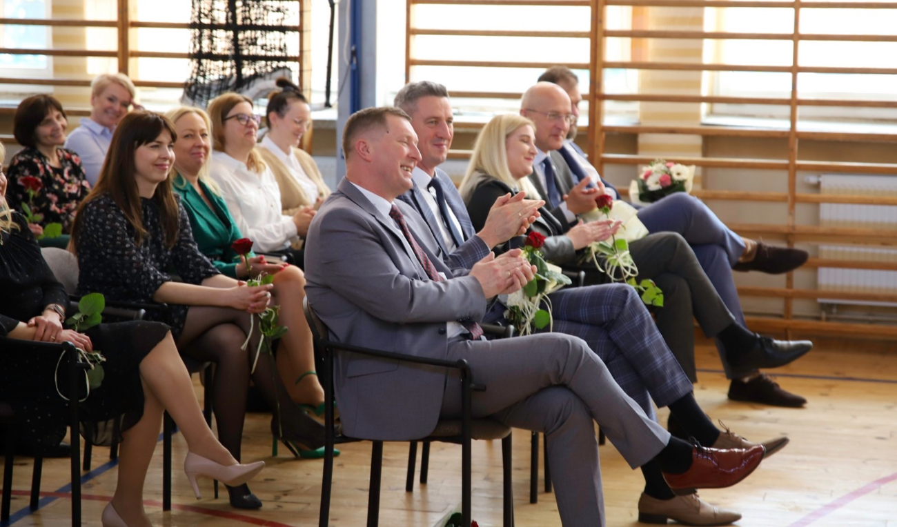 Podziękowania i wyróżnienia. Pożegnanie maturzystów w ZSZ