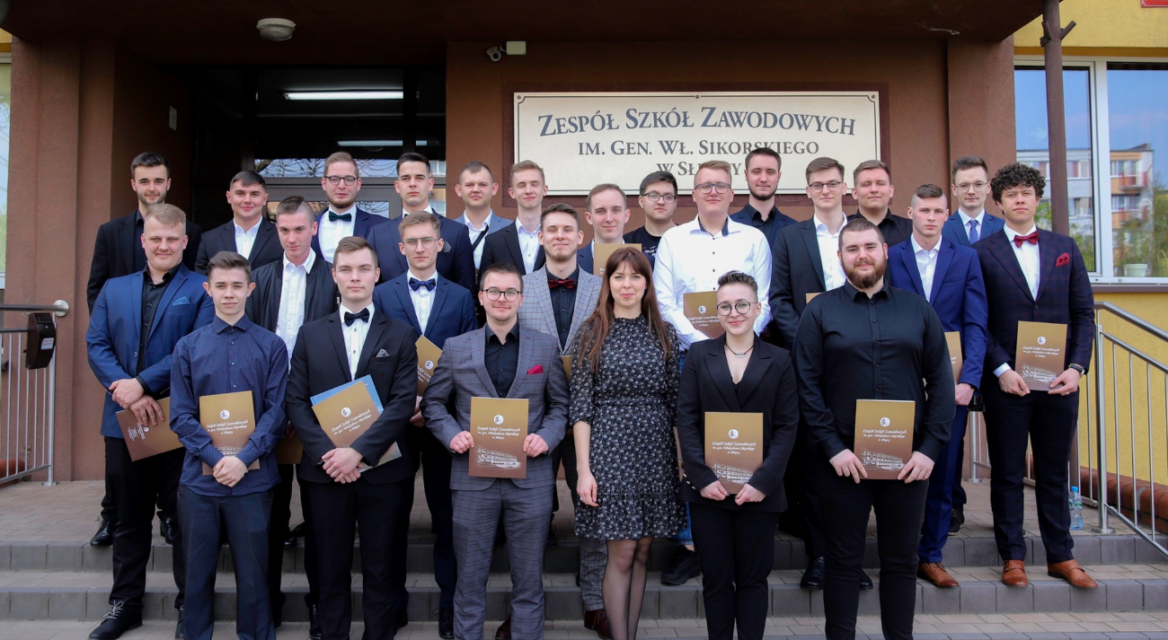 Podziękowania i wyróżnienia. Pożegnanie maturzystów w ZSZ