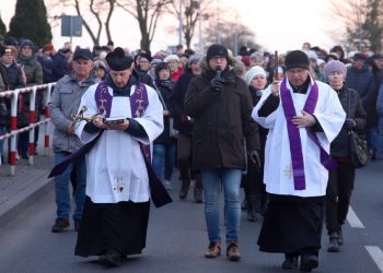 Droga Krzyżowa przeszła ulicami Słupcy ZDJĘCIA