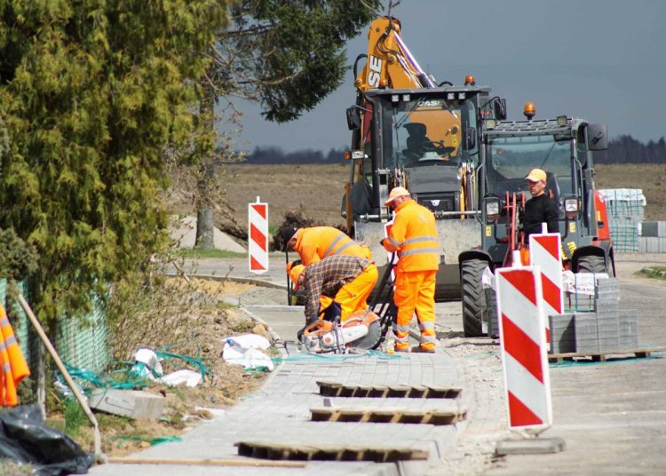 W Szydłówcu budują chodnik