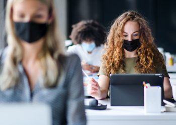 Jak przebranżowić się i zacząć pracę w IT?