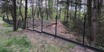 Ukradli panele ogrodzeniowe na działce. „Przewidziana nagroda pieniężna”