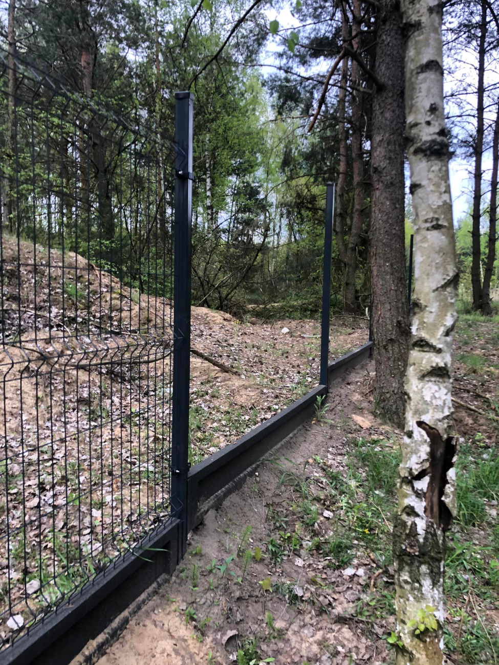 Ukradli panele ogrodzeniowe na działce. „Przewidziana nagroda pieniężna”