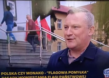 Czy flagi są zawieszone dobrze? Burmistrz odpowiadał w telewizji
