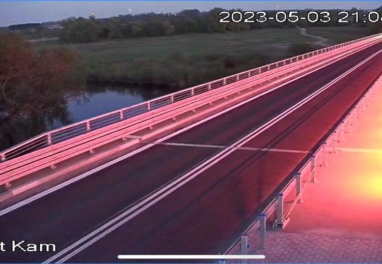 Most przybrał narodowe barwy