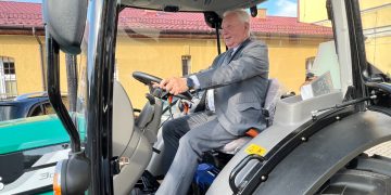 Wicestarosta testował nowy ciągnik