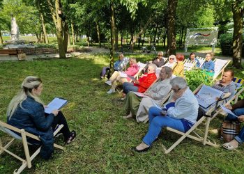 Kolejna szafa na książki w mieście