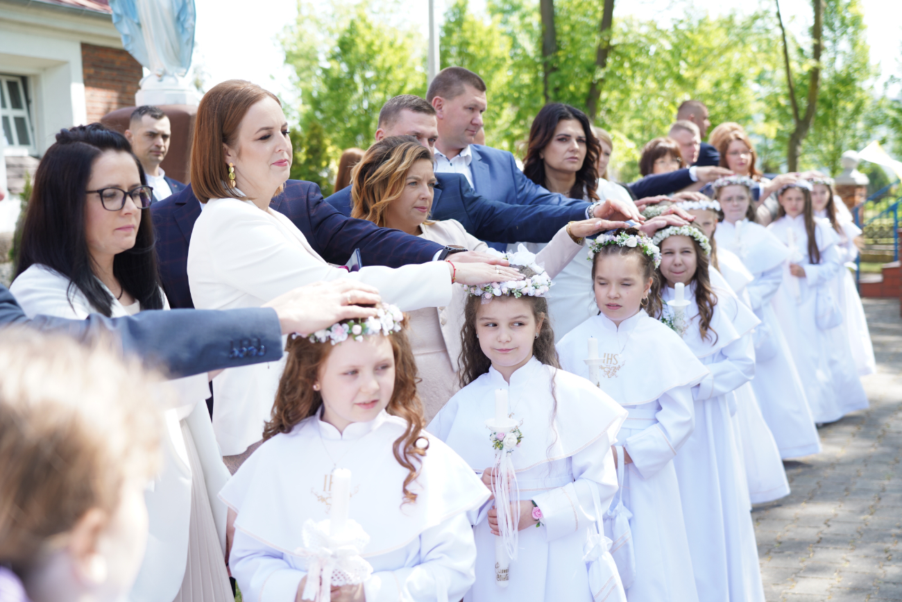 Komunia w Ostrowitem. Mamy zdjęcia