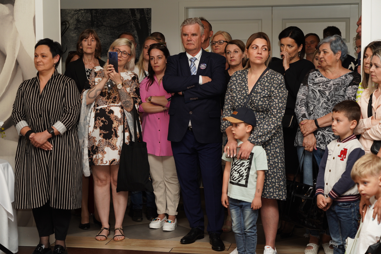 Po egzaminach czas na zabawę. Ósmoklasiści mieli bal ZDJĘCIA