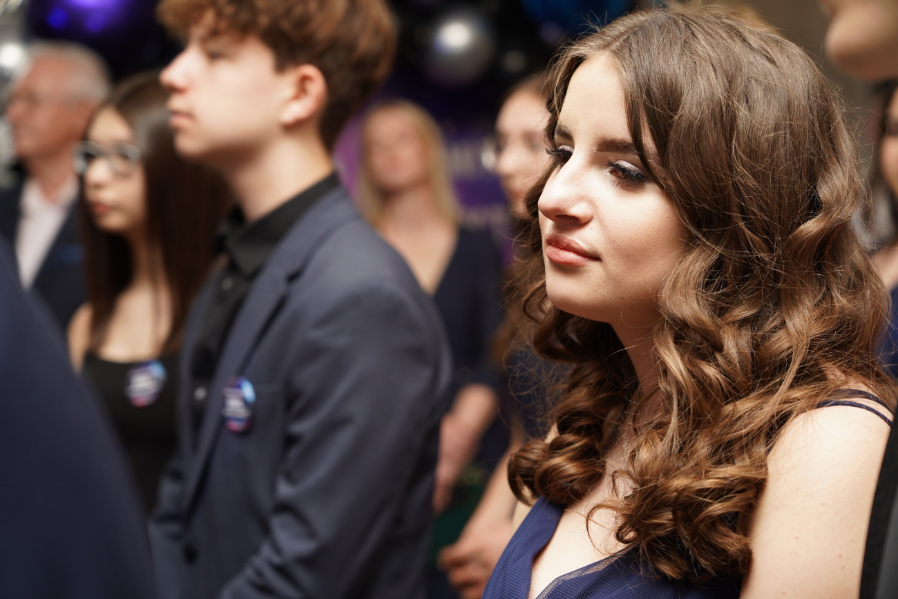 Po egzaminach czas na zabawę. Ósmoklasiści mieli bal ZDJĘCIA