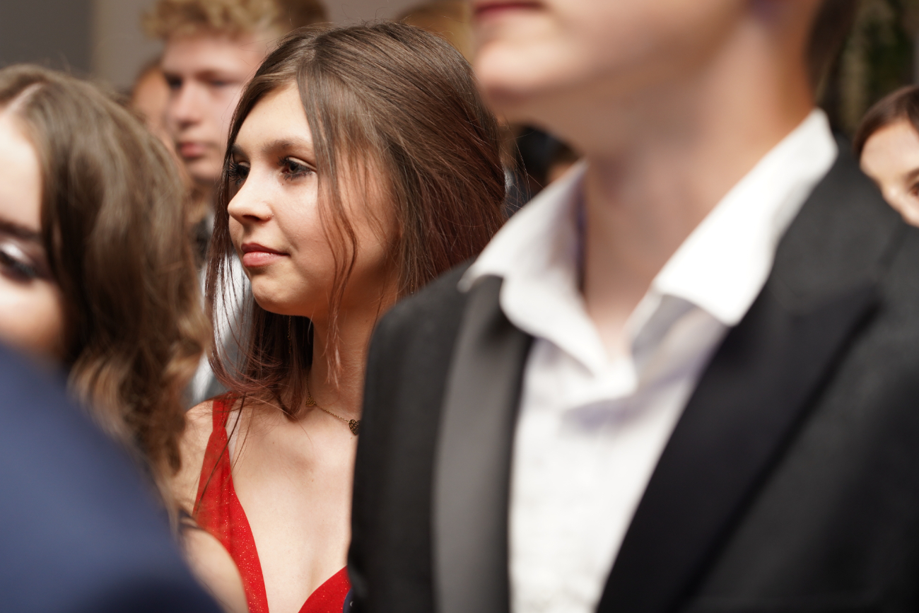 Po egzaminach czas na zabawę. Ósmoklasiści mieli bal ZDJĘCIA