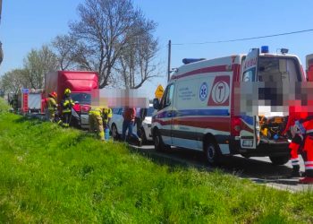 Zderzyły się cztery auta. Dwie osoby w szpitalu