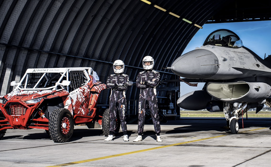 Niecodzienna flaga naszych. Zobacz zdjęcia