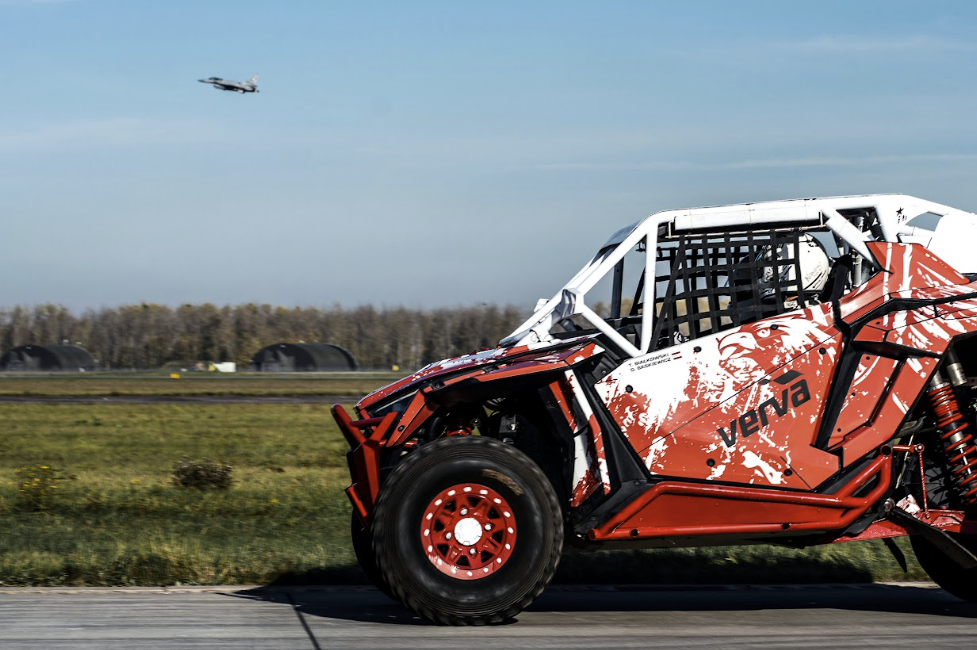 Niecodzienna flaga naszych. Zobacz zdjęcia