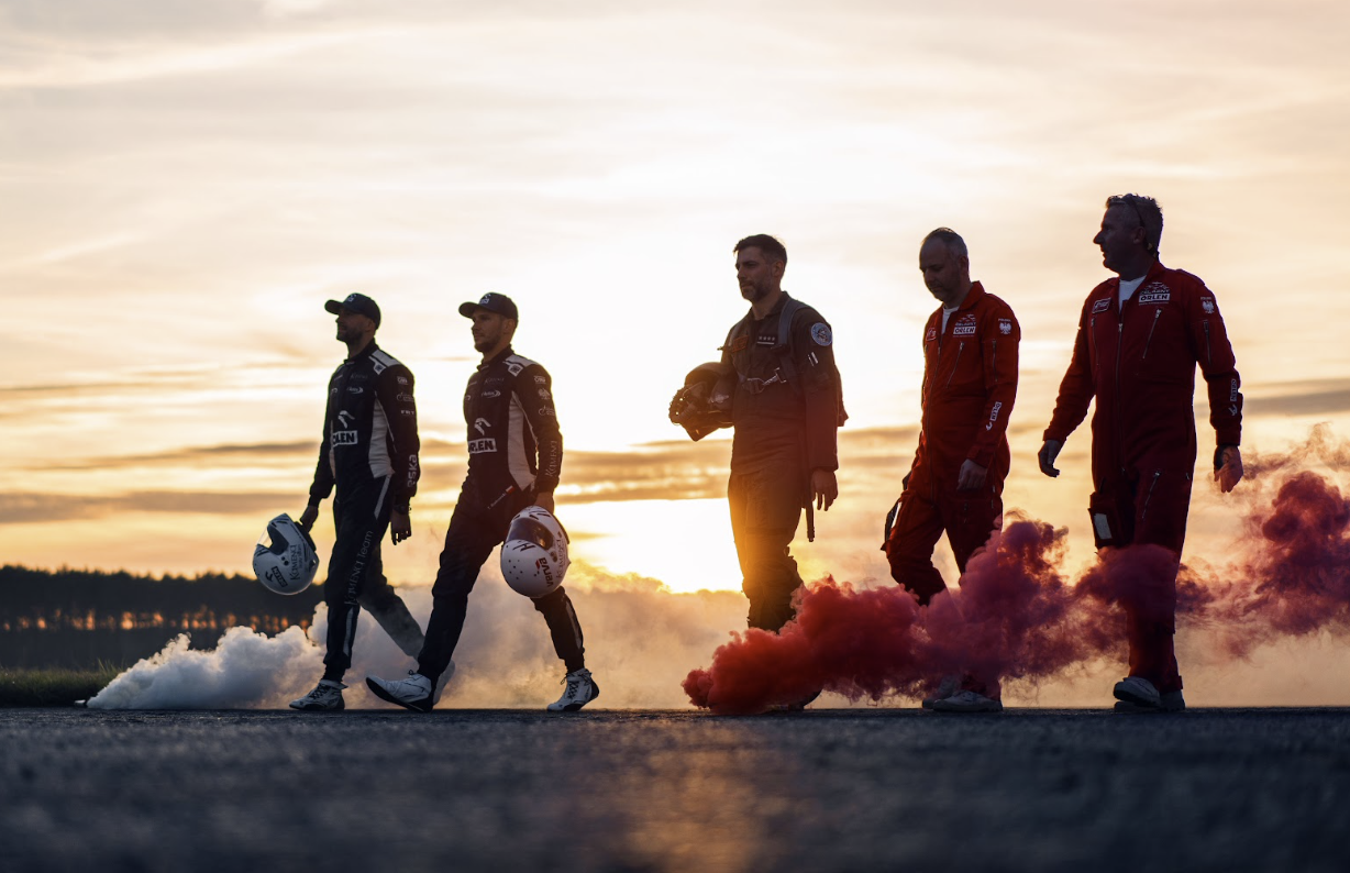 Niecodzienna flaga naszych. Zobacz zdjęcia