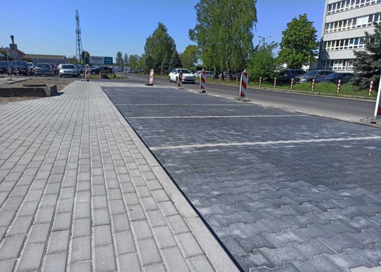 Przybyło miejsc postojowych na Fabrycznej