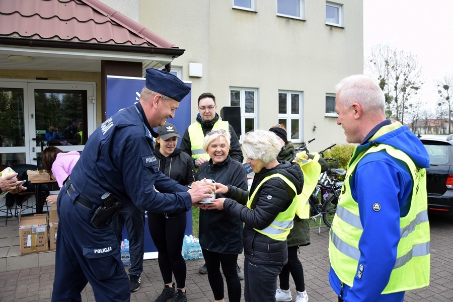 Majówkę rozpoczęli rajdem. Rowerzyści dopisali ZDJĘCIA