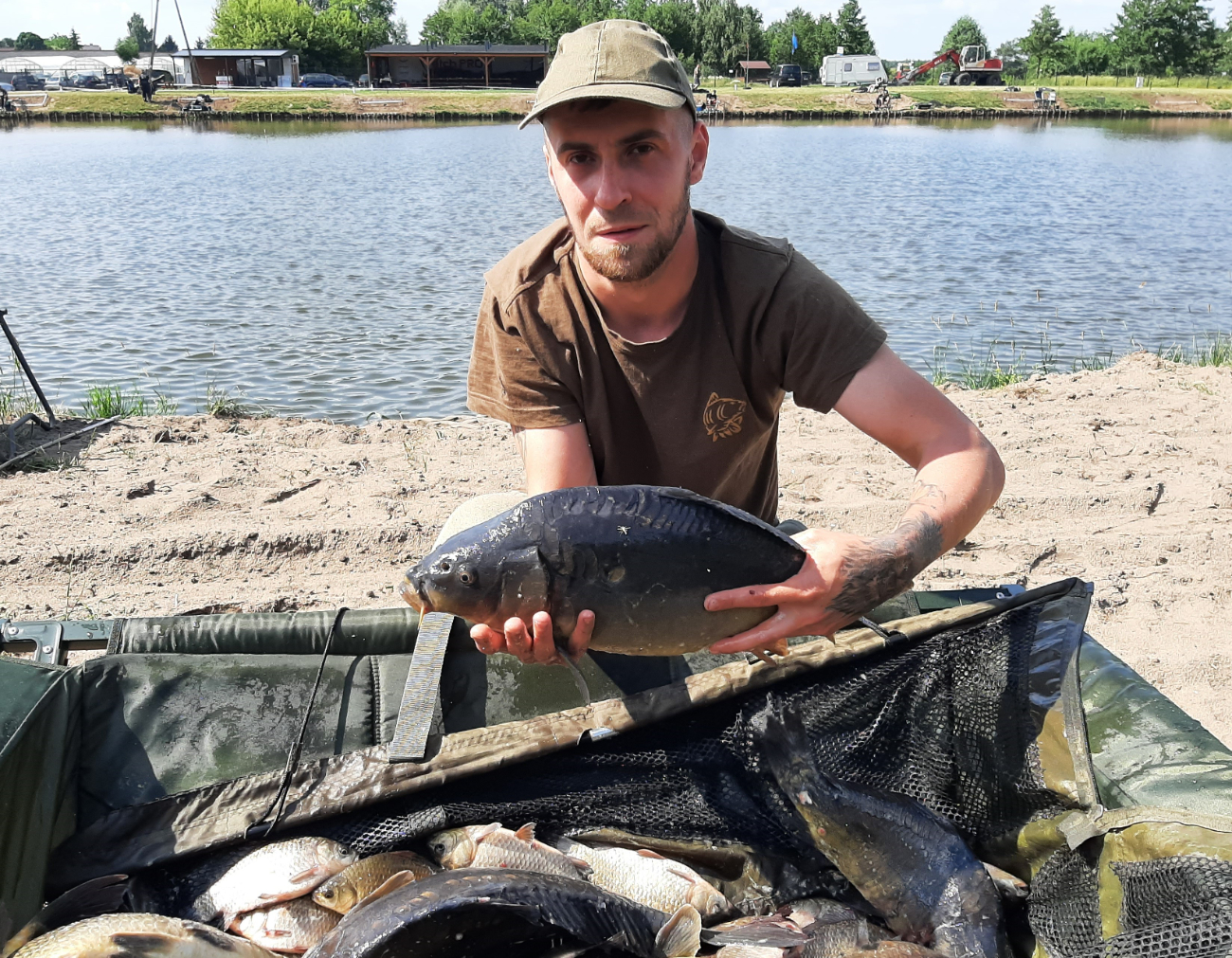 Łowili duże ryby. Kolejne zawody Mostostalu ZDJĘCIA