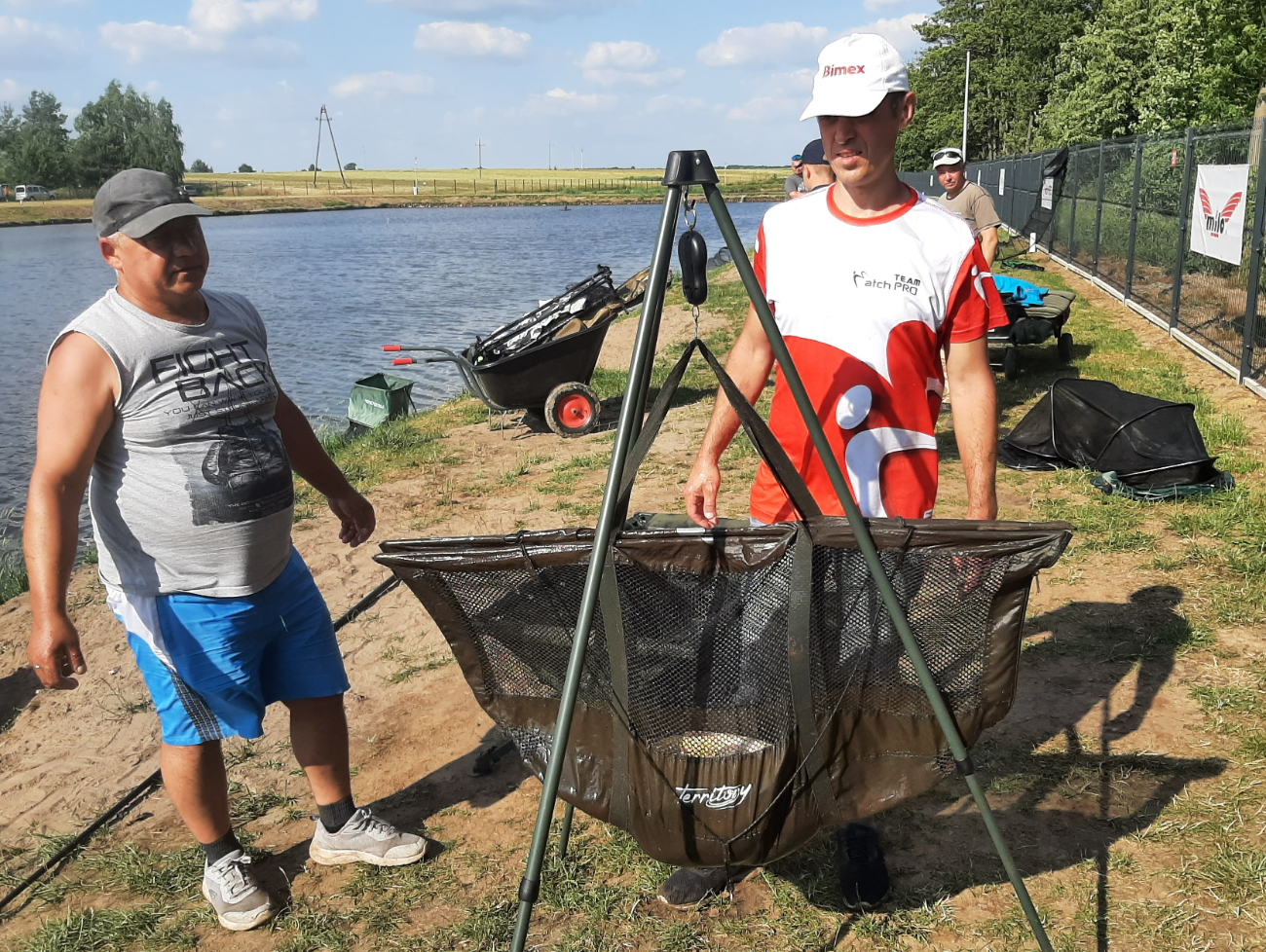 Łowili duże ryby. Kolejne zawody Mostostalu ZDJĘCIA