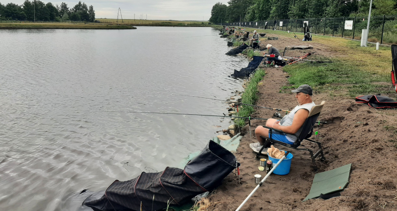Łowili duże ryby. Kolejne zawody Mostostalu ZDJĘCIA