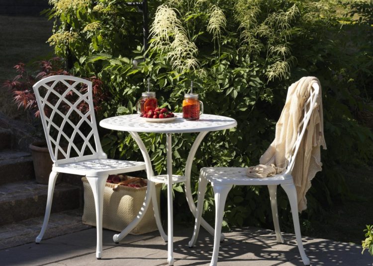 Jakie krzesła na taras wybrać?