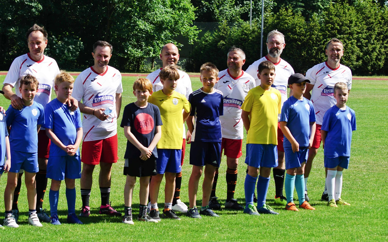 Niezwykły mecz przyciągnął tłumy ZDJĘCIA