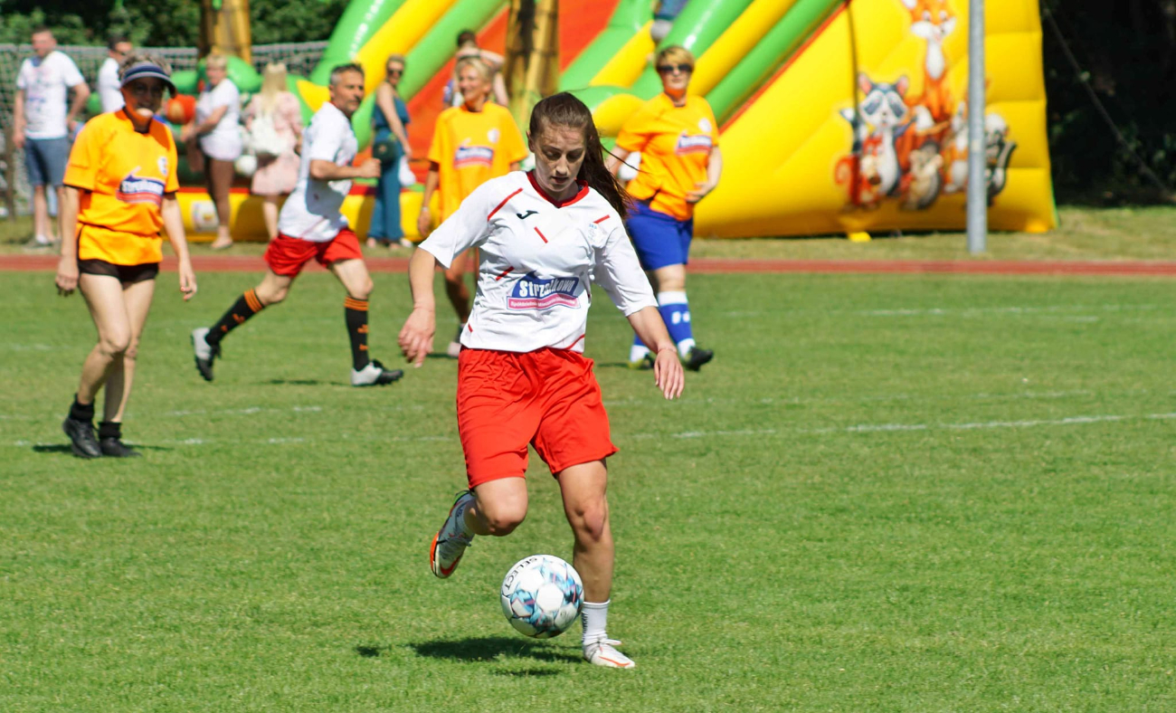 Niezwykły mecz przyciągnął tłumy ZDJĘCIA