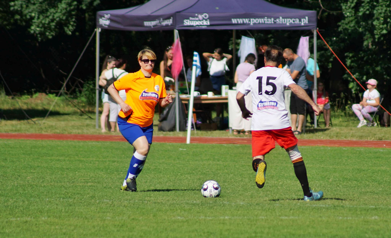 Niezwykły mecz przyciągnął tłumy ZDJĘCIA