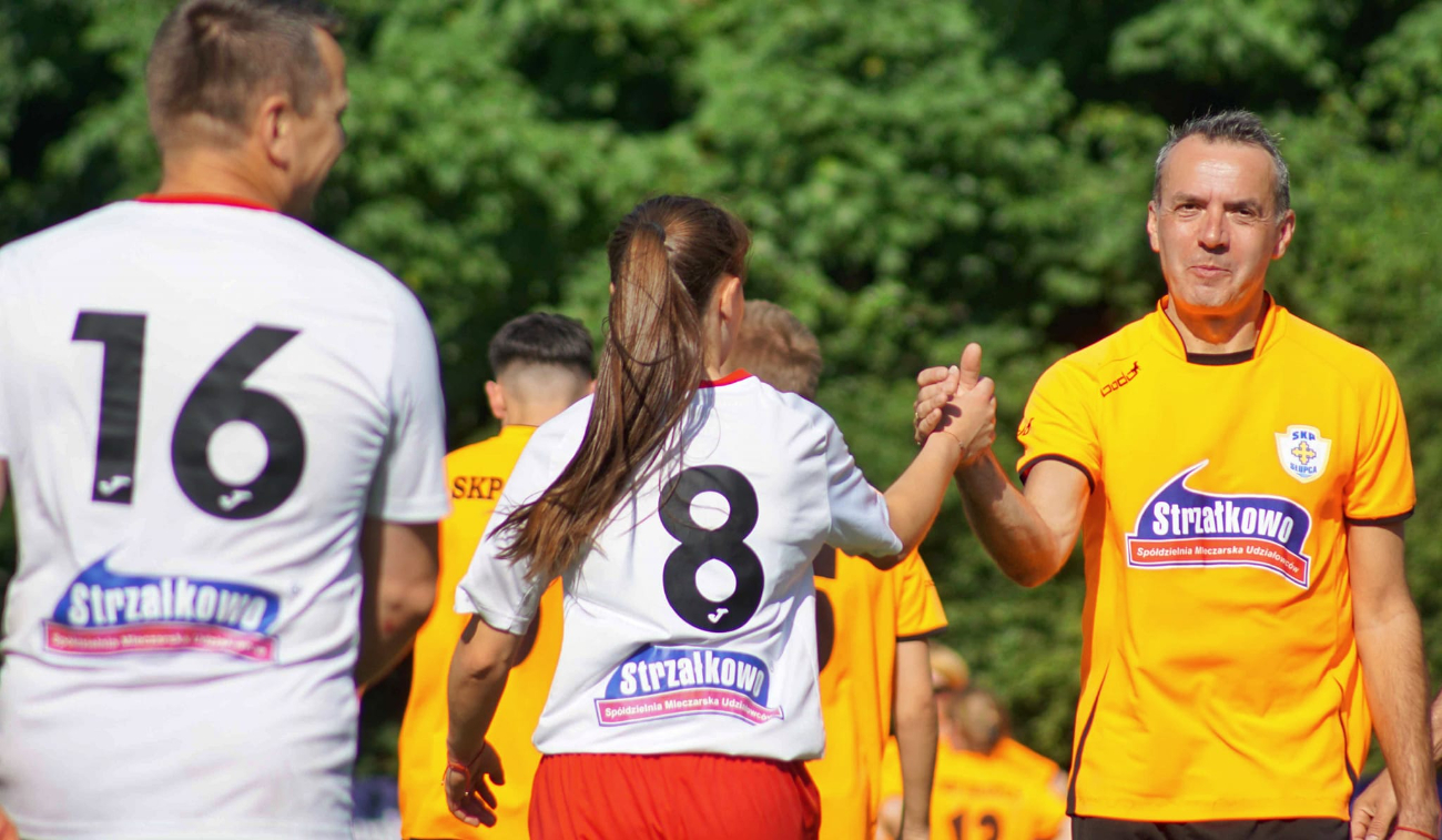 Niezwykły mecz przyciągnął tłumy ZDJĘCIA