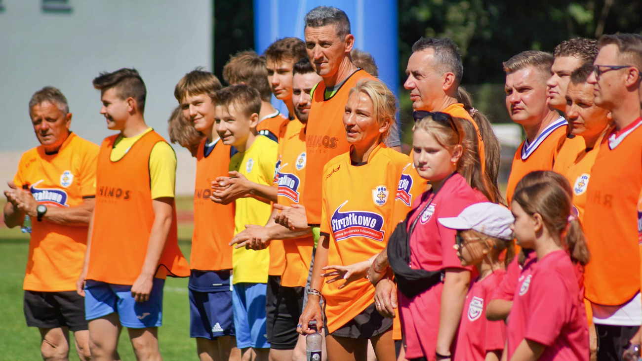 Niezwykły mecz przyciągnął tłumy ZDJĘCIA