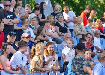 Niezwykły mecz przyciągnął tłumy ZDJĘCIA
