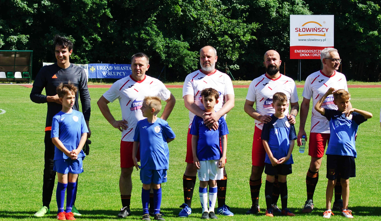 Niezwykły mecz przyciągnął tłumy ZDJĘCIA