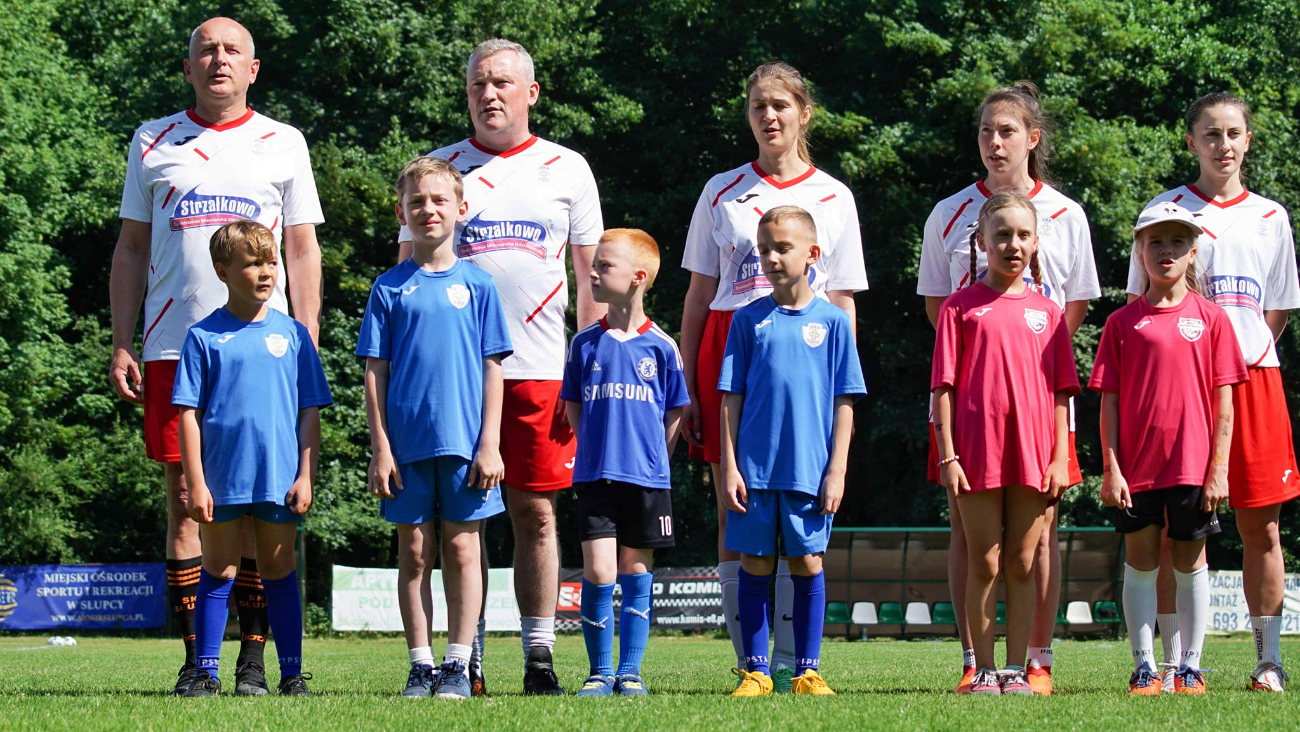 Niezwykły mecz przyciągnął tłumy ZDJĘCIA