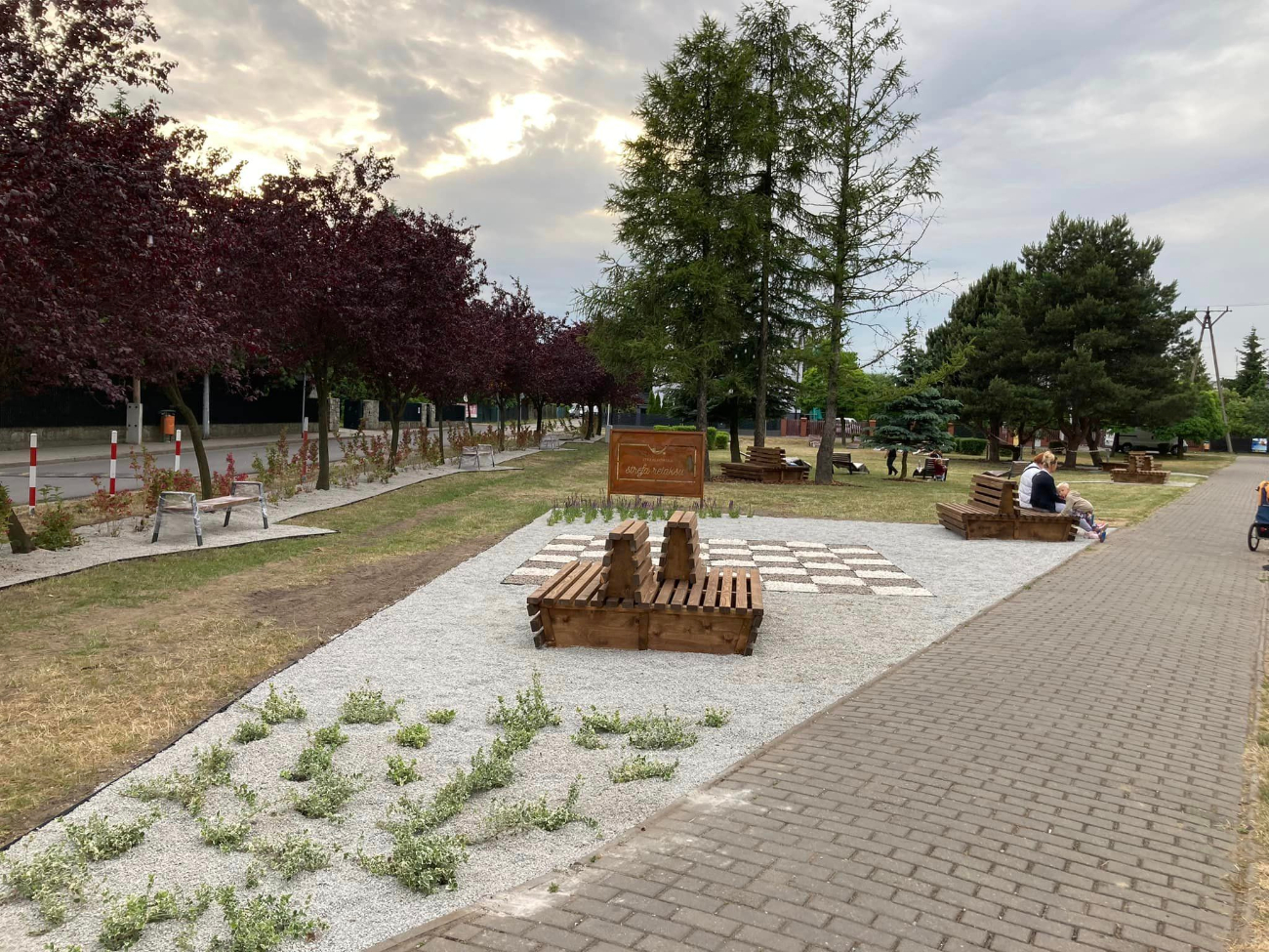 Leżaki, hamaki i przestrzenne szachy. Zapraszają do Strzałkowskiej Strefy Relaksu