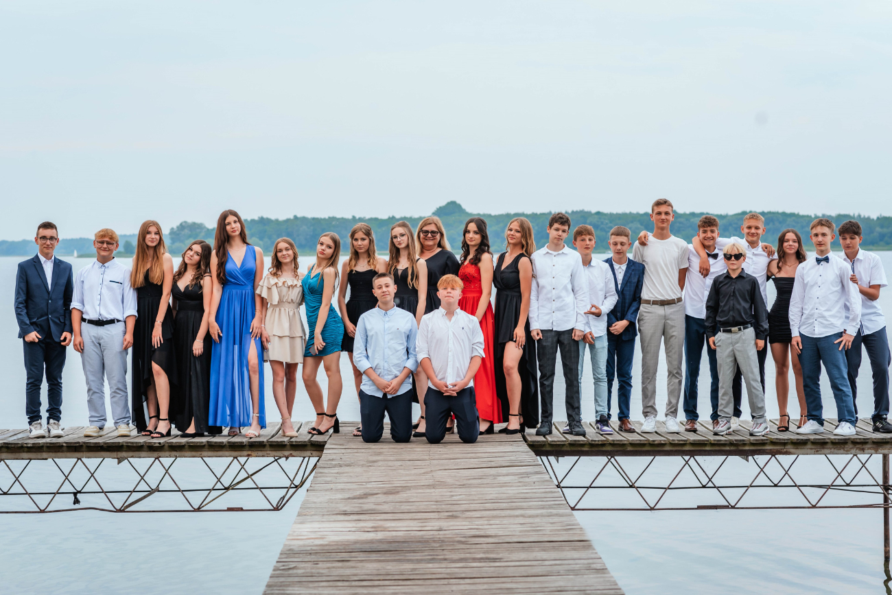 Bal Ósmoklasistów ZDJĘCIA KLASOWE