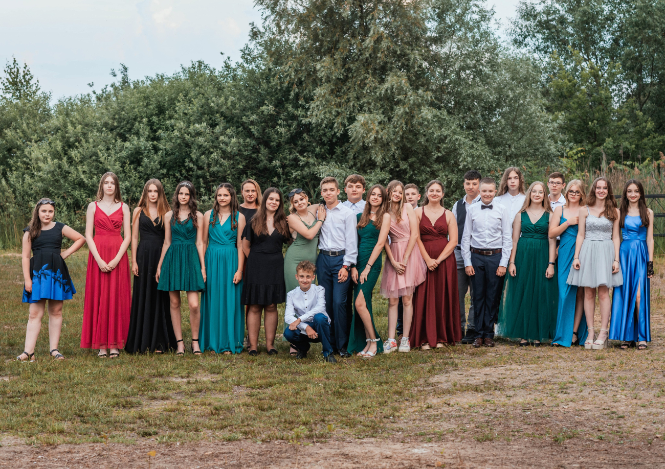 Bal Ósmoklasistów ZDJĘCIA KLASOWE