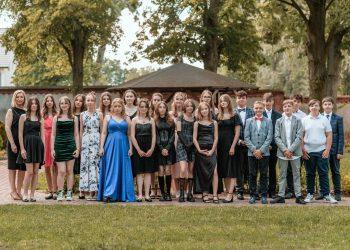 Bal Ósmoklasistów ZDJĘCIA KLASOWE