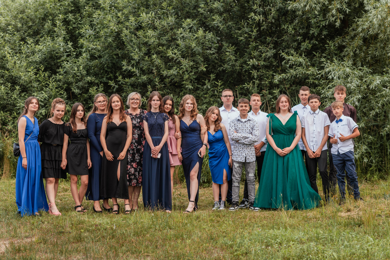 Bal Ósmoklasistów ZDJĘCIA KLASOWE