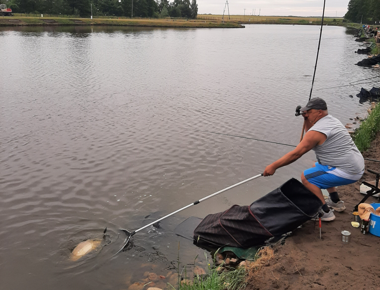 Łowili duże ryby. Kolejne zawody Mostostalu ZDJĘCIA