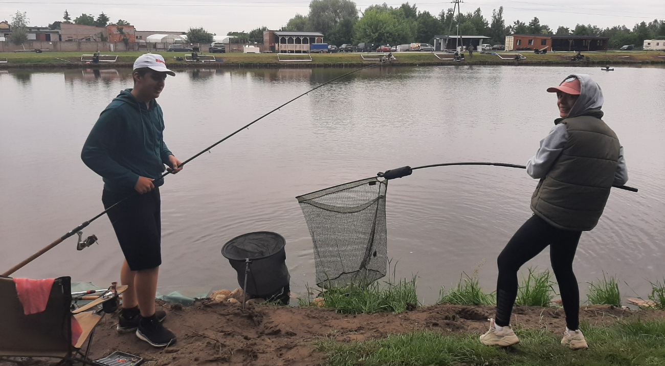 Łowili duże ryby. Kolejne zawody Mostostalu ZDJĘCIA