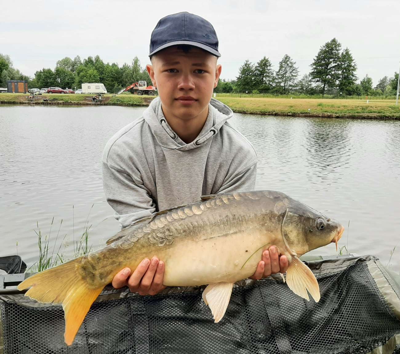 Łowili duże ryby. Kolejne zawody Mostostalu ZDJĘCIA