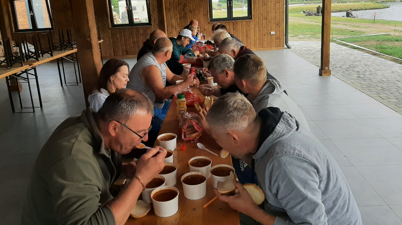 Łowili duże ryby. Kolejne zawody Mostostalu ZDJĘCIA