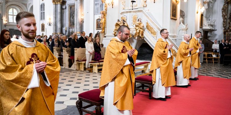5 księży wyświęconych w Lądzie