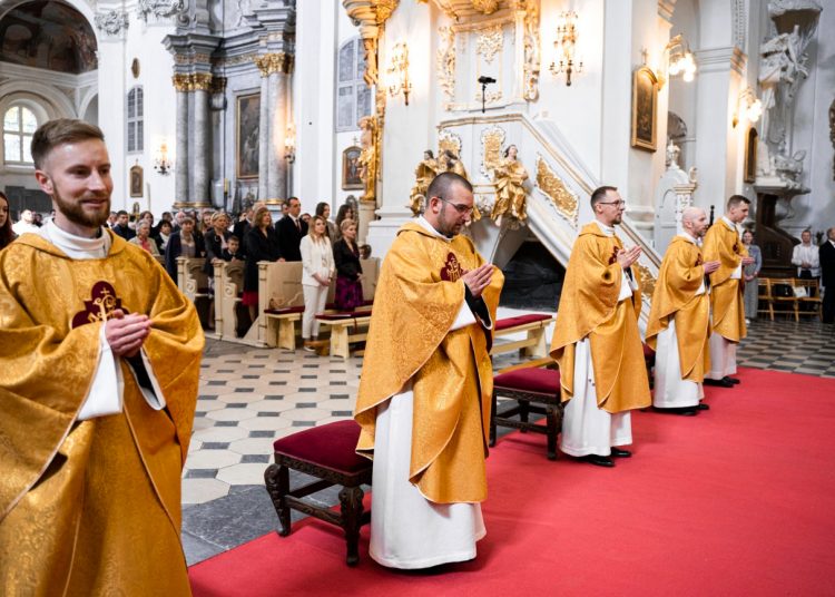 5 księży wyświęconych w Lądzie