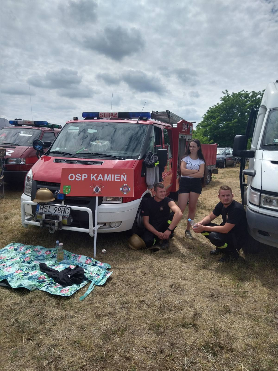 Kilkaset osób bawi się na Wiankach w Ciążeniu