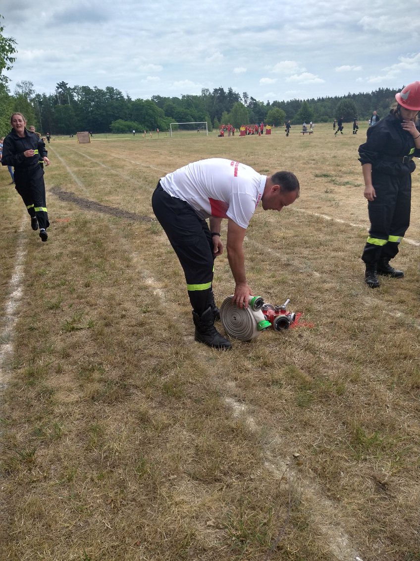 Kilkaset osób bawi się na Wiankach w Ciążeniu