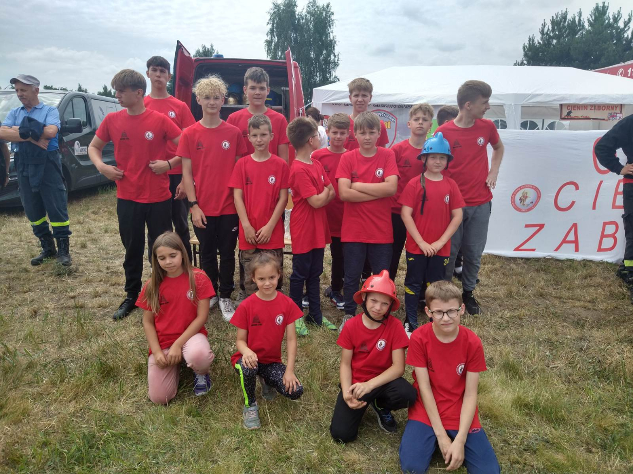 Kilkaset osób bawi się na Wiankach w Ciążeniu