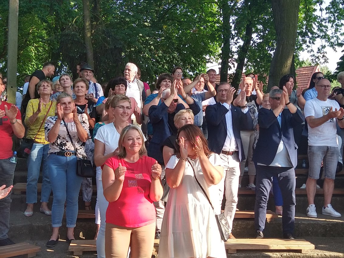 Kilkaset osób bawi się na Wiankach w Ciążeniu